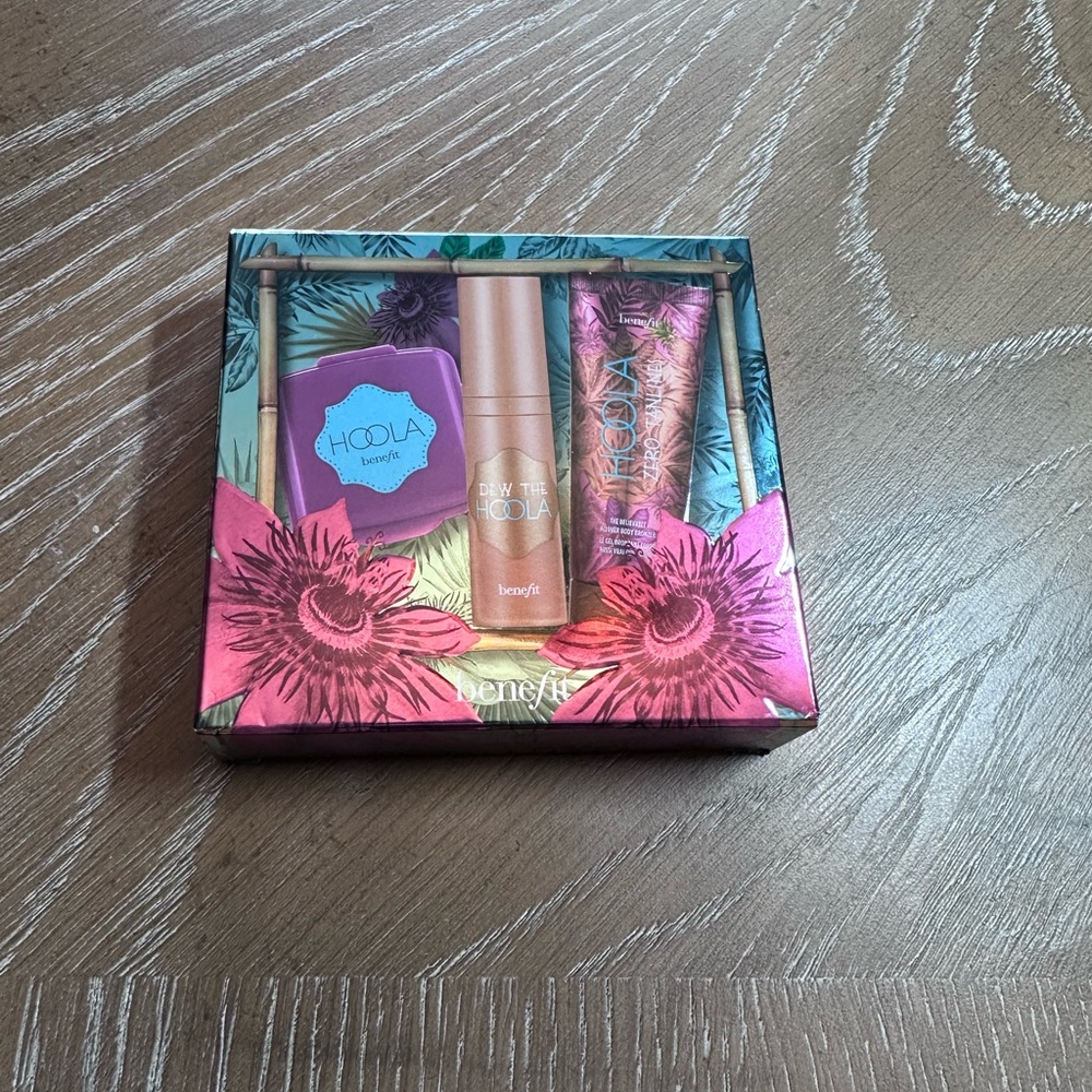 Benefit Cosmetics Hoola Bronzer Contour set “GET YOUR HOOLA ON” 3 Pc Kit New